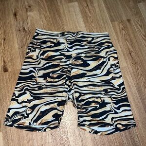 Skatie bike Shorts in Weho